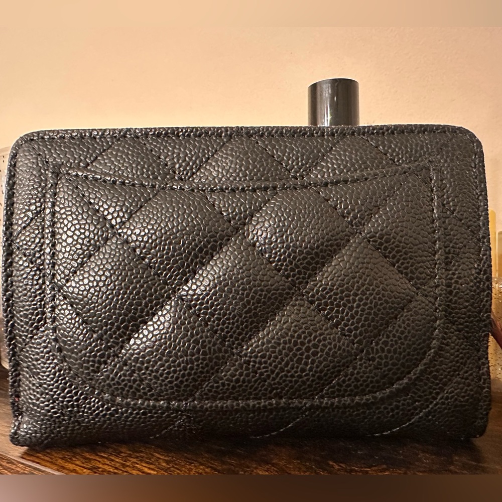 Elegant Black Quilted Women's Clutch Wallet - Picture 2 of 6
